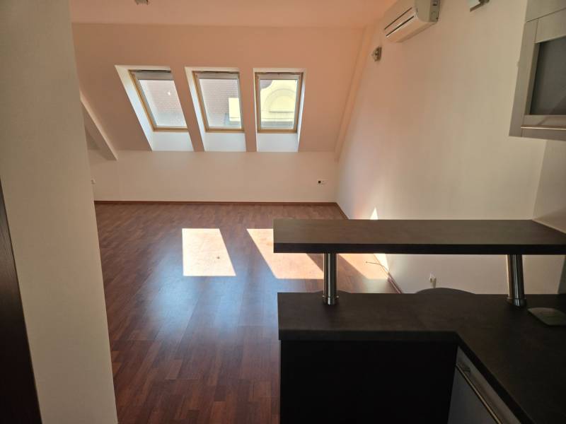 Rent Three bedroom apartment, Three bedroom apartment, Kozia, Bratisla