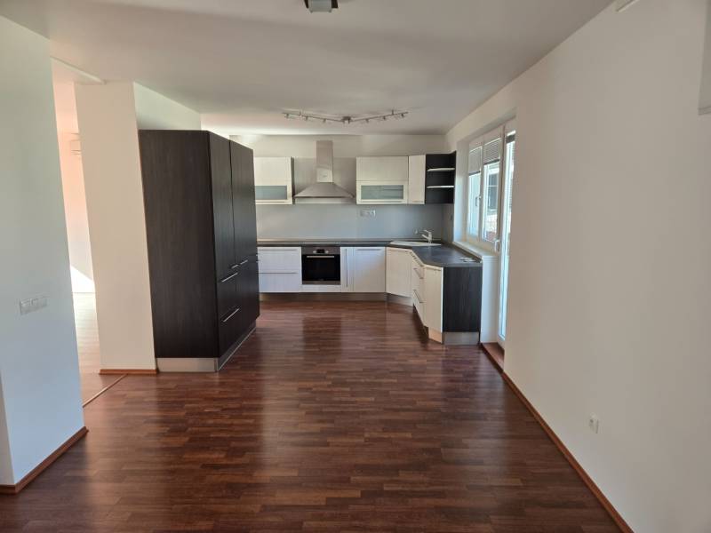 Rent Three bedroom apartment, Three bedroom apartment, Kozia, Bratisla